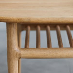 Table basse moderne en chêne clair DERBY